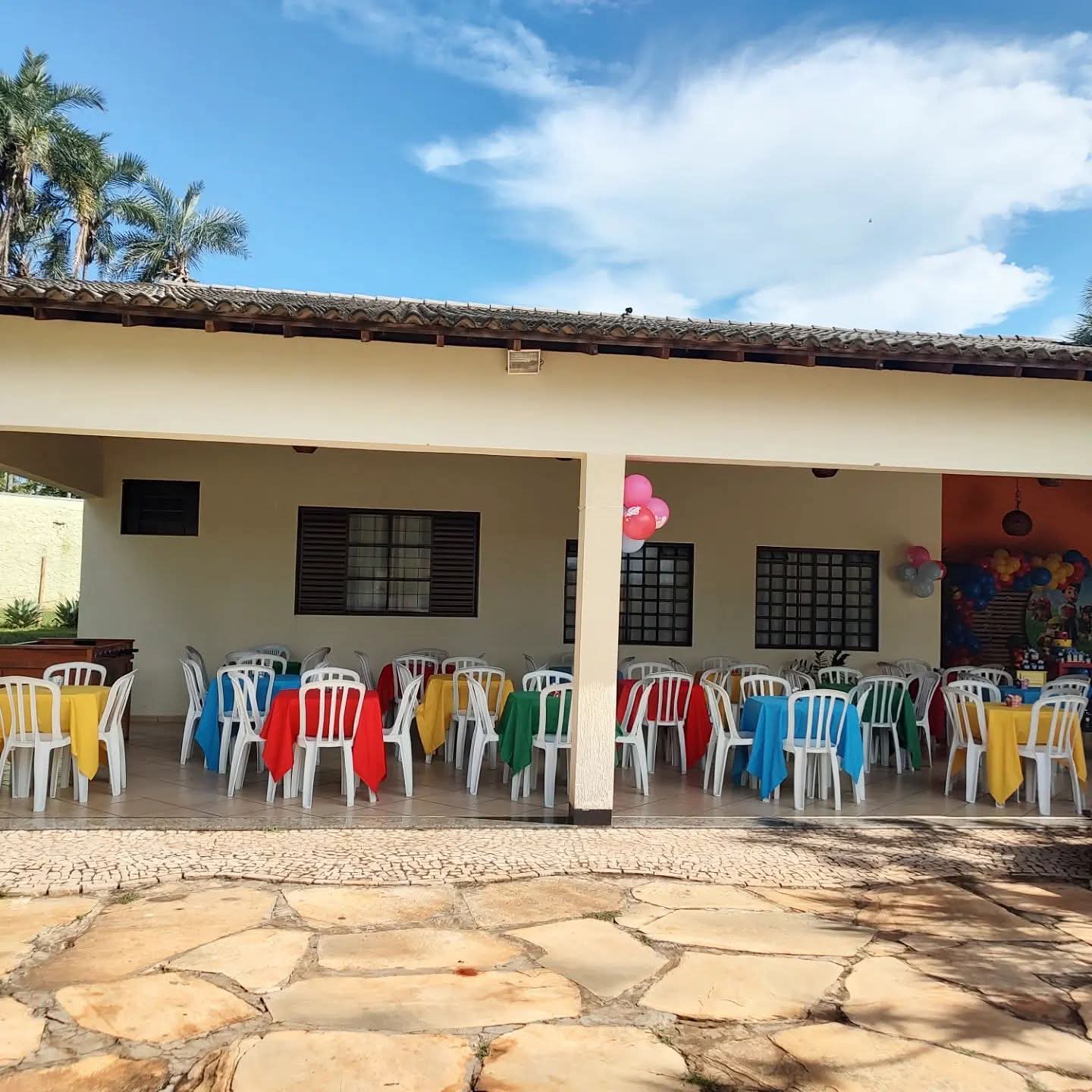 Vista frontal do salão de festas